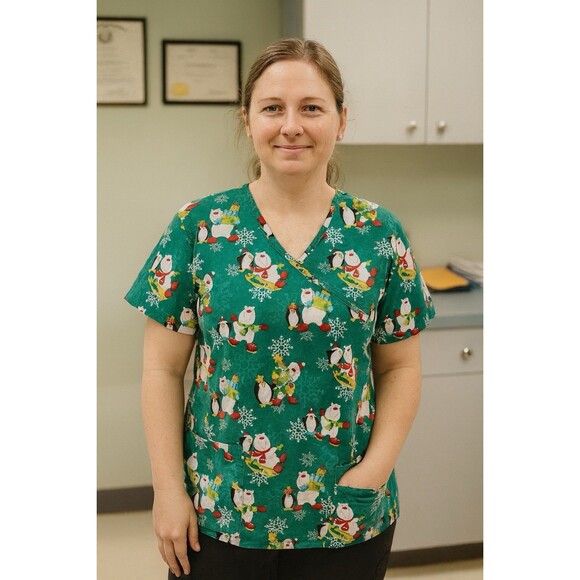 Women's Green Christmas Scrub Top Polar Bear Penguin Snowflake Tie Back Sz Med - Picture 2 of 8